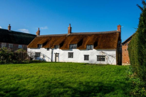 Stunning four double bedroom thatched period farmhouse in Somerset